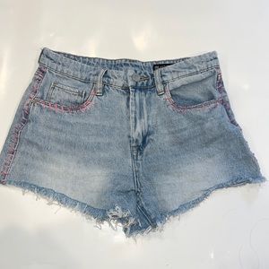 A blank nyc pink detail shorts
